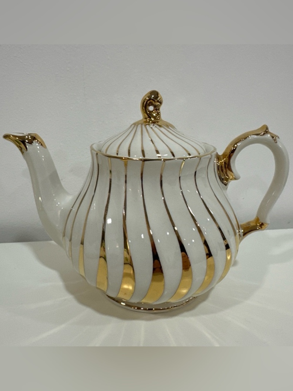 Vintage 1940s 1950s SADLER ENGLISH 22kt Gold And Ivory Swirl Two Cup Teapot JT25